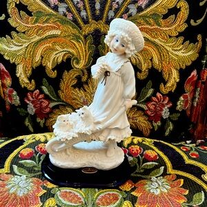 Giuseppe, Armani, Mindy statue, Girl & her cats